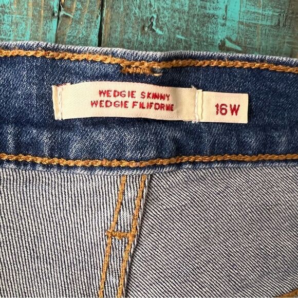 Levi's Wedgie Skinny Jeans Raw Frayed Hem Button Fly Size 16 Medium Wash Denim - Picture 11 of 13